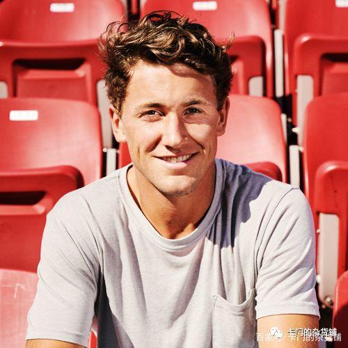 队员之间突 队员之间突