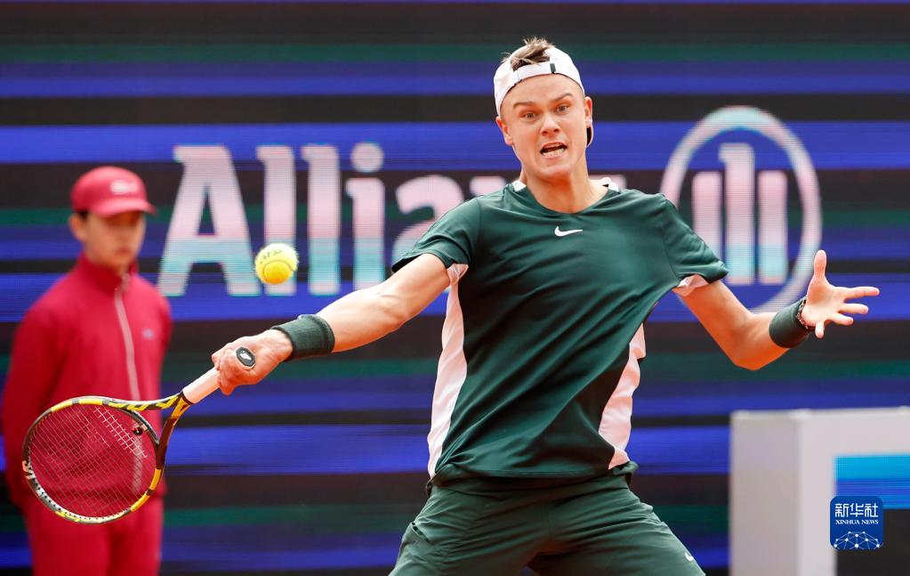 并有意将他 并有意将他